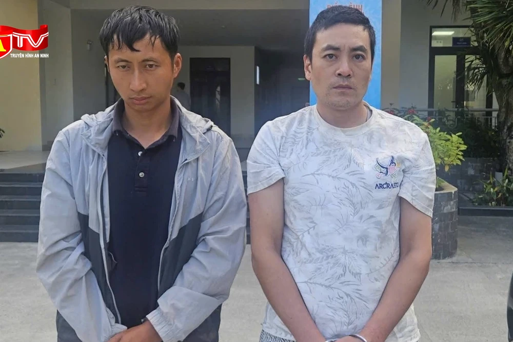 Thua bạc hết tiền, 2 người nước ngoài hóa ‘người nhện’ đi trộm tài sản