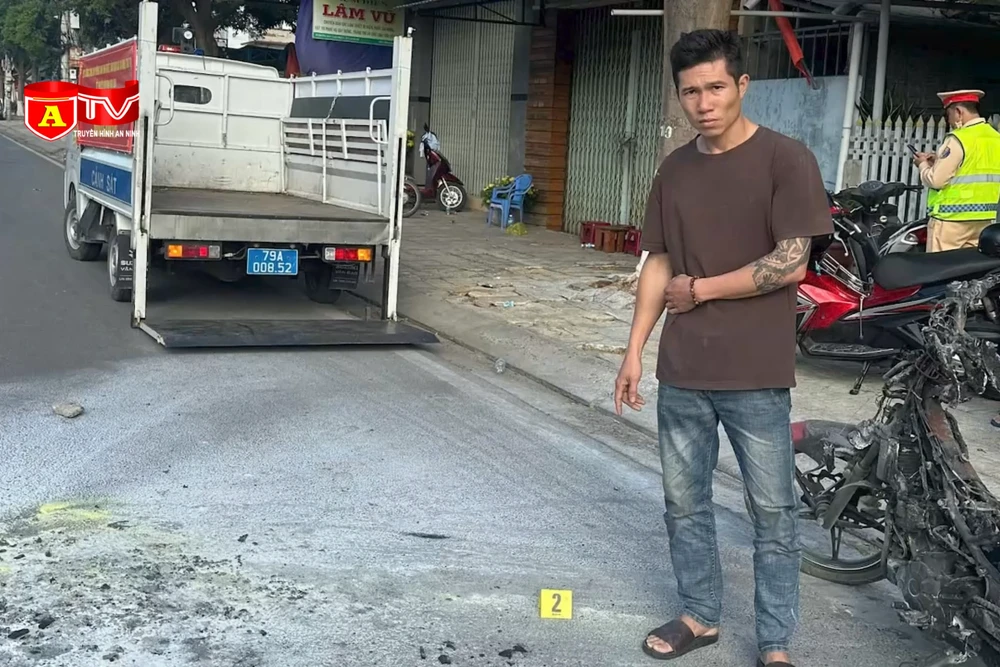 Xử lý nghiêm đối tượng đốt xe khi bị CSGT kiểm tra 