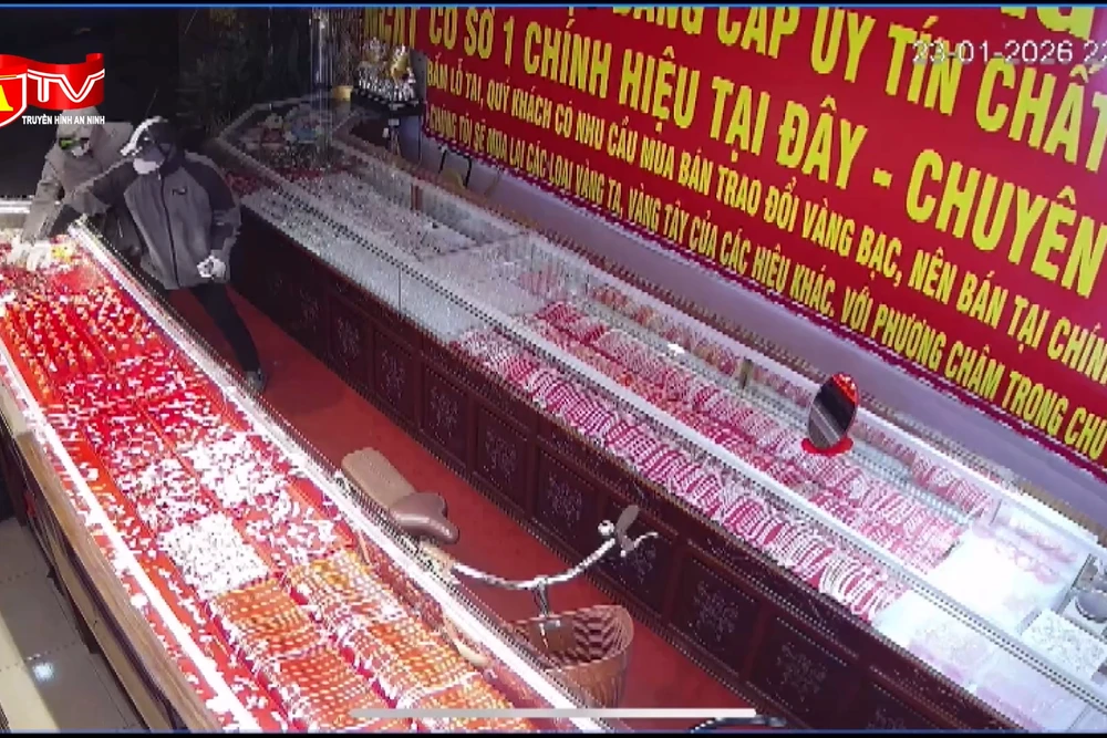 Từ bạn ảo hoá cướp thật: Công nhân ‘chập’ với sinh viên tấn công hiệu vàng trong đêm