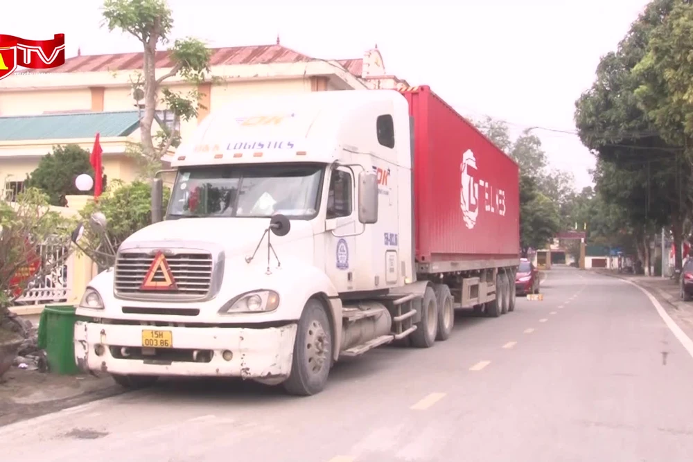 Chiếc container khả nghi trong đêm, lộ tang vật hơn 30kg