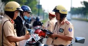 Áp dụng quy định mới về xử phạt giao thông từ 15-5