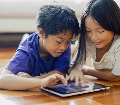 Trẻ em dưới 16 tuổi dùng mạng phải có tài khoản do cha mẹ đăng ký