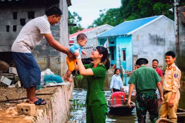 Nâng cao đạo đức cách mạng của những người "chỉ biết còn Đảng thì còn mình" trong tình hình mới