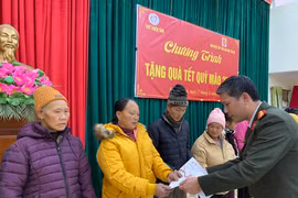 Mang mùa Xuân đến nơi biên cương Tổ quốc 