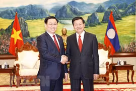 Việt Nam - Lào: Duy trì và vun đắp mối quan hệ láng giềng gắn bó, thủy chung 