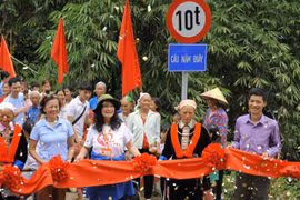 Người phụ nữ “từ trên trời rơi xuống” và sứ mệnh san sẻ yêu thương