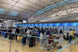 Hàn Quốc dỡ bỏ quy định tự cách ly bắt buộc với tất cả người nhập cảnh 