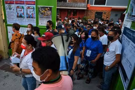 Người dân Philippines bỏ phiếu để bầu chọn Tổng thống 