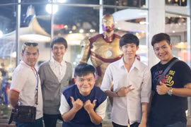 Theo chân stylist Trịnh Tú Trung dạo chơi Bangkok cùng hot boy Fluke Pongsatorn