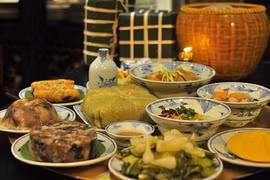 Du khách nước ngoài vào bếp Việt