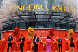 Tưng bừng khai trương Vincom Center Nguyễn Chí Thanh