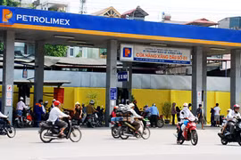 Petrolimex lãi hơn 1.320 tỷ đồng từ xăng dầu
