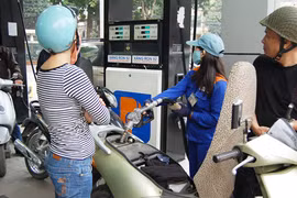 Xăng dầu bất ngờ điều chỉnh lúc nửa đêm