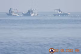 Philippines tố Trung Quốc lập 'hàng rào nổi' ở Biển Đông