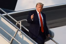 Ông Donald Trump huy động được 9,4 triệu USD sau tấm ảnh chân dung đặc biệt