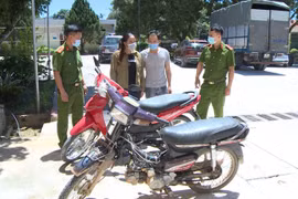 Về ngoại chơi, hai vợ chồng...tranh thủ đi trộm cắp xe máy