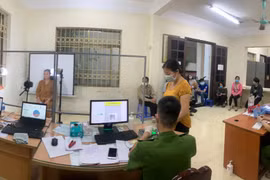Làm việc cả cuối tuần, mỗi ngày 3 ca để phục vụ cấp căn cước gắn chip cho nhân dân