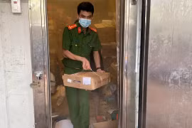[Video] Gần 3.000 kg thực phẩm đông lạnh không rõ nguồn gốc bị phát hiện như thế nào?