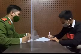 Cận cảnh quá trình gây án của đối tượng kề dao vào cổ nữ nhân viên thu ngân cướp tiền