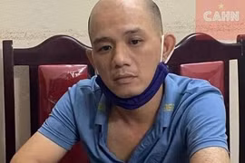 Người đàn ông nửa đêm ra đường cùng chiếc xe máy điện
