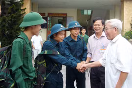 “Quê hương nâng bước chúng tôi đi…”