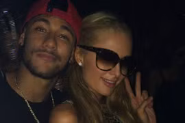 Neymar vui thú bên cạnh "quả bom sex" Paris Hilton