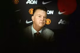 Van Gaal đầu tư camera giám sát, quản quân tới tận “kẽ răng” 