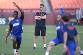 Sunderland - Man Utd: Van Gaal lo “sốt vó” với hàng tiền vệ mong manh