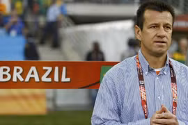 Dunga trở lại chiếc ghế “nóng” ở đội tuyển Brazil 
