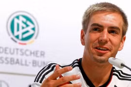 Phillip Lahm từ giã đội tuyển dù đang ở đỉnh vinh quang