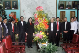 Lãnh đạo thành phố Hà Nội chúc mừng Giáng sinh tại Tòa Giám mục Hưng Hóa
