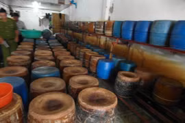 Phát hiện cơ sở sản xuất giá bằng hóa chất và đỗ xanh Trung Quốc