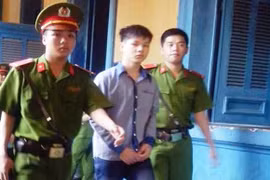 Tò mò chuyện “người lớn”, thiếu niên hiếp dâm bé gái 5 tuổi