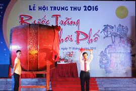 Sân chơi "Rước trăng chơi phố" trở lại với trẻ em Hà Nội