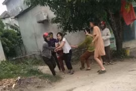 Nghi mâu thuẫn chuyện tiền bạc, người phụ nữ bị đánh hội đồng