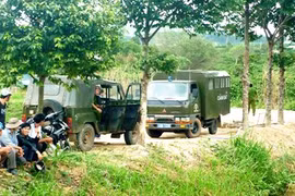 Hoang mang tin hung thủ trở lại đánh mìn đám tang hai người bị hắn bắn chết