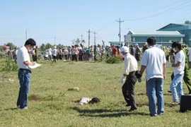 Nổ đầu đạn kinh hoàng khiến 2 người chết, 2 người bị thương