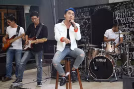 Người hâm mộ bị che mắt đến nghe Sơn Tùng M-TP hát