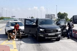 Nghẹt thở với 'pha' Cảnh sát truy đuổi 4 đối tượng mang ma túy trên cao tốc
