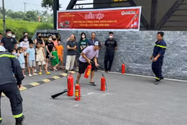 Huy động lực lượng xử lý tình huống cháy giả định tại khu chung cư An Quý Hưng Riverside