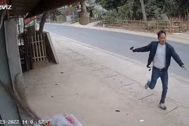 Hình ảnh tội phạm ma tuý vừa chạy vừa chĩa súng bắn trả lực lượng Công an