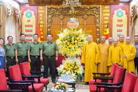 Công an Hà Nội chúc mừng thành công Đại hội Đại biểu Phật giáo toàn quốc lần thứ IX