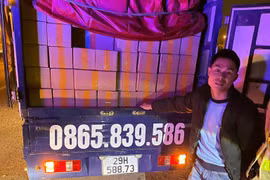 Phát hiện xe tải chở số lượng pháo cực 'khủng'