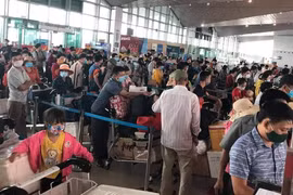 Đến hẹn lại lên: Đường bộ, hàng không lại căng thẳng dịp nghỉ lễ 30-4 và 1-5