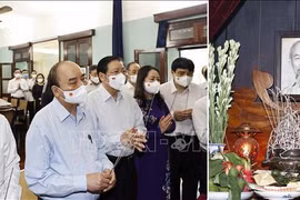 Chủ tịch nước Nguyễn Xuân Phúc dâng hương tưởng niệm Chủ tịch Hồ Chí Minh 
