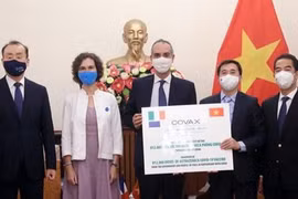 Việt Nam tiếp nhận 1,5 triệu liều vaccine phòng Covid-19 từ Pháp và Italy 