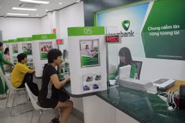 Bị khách hàng phản ứng, Vietcombank sửa quy định về dịch vụ ngân hàng điện tử