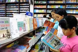 Đổi sách, tặng vở cho trường hợp mua phải sách Ngữ văn in thiếu bài
