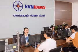 EVNHANOI đạt chỉ tiêu 100% khách hàng thanh toán tiền điện không dùng tiền mặt