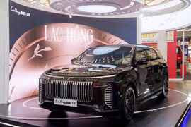 Cận cảnh 'siêu phẩm' Lạc Hồng 900 LX với loạt chi tiết mạ vàng, nội thất làm bằng loại gỗ 'quý hơn vàng'